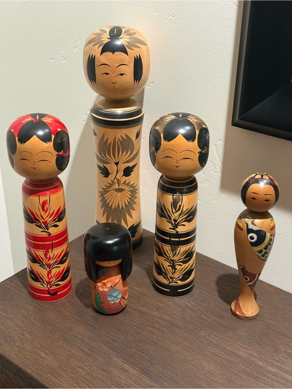 Vintage-Inspired Kokeshi Doll Set – Natural Wood & Black Accents
